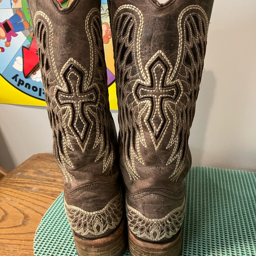 Corral women’s boots! Cross on the front. Beautiful! Great  condition. size 8.5. - Picture 7 of 9